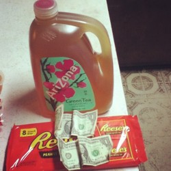 queennubian:  positlvedreamer:  cafemusaiin:  i gave my grandma two dollars to get me “an arizona tea and a Reese’s cup” and she brought me this and gave me my money back  this perfectly describes grandmas   ::weeps:: God I miss her