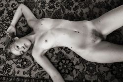 Julia naked on the carpet, by Daniel Bauer