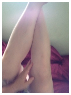 cl1339:  My afternoon alone.. Goofy leg fun✨