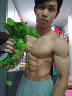   Hin Chun Chui |   @vegan_bodybulider_hin_chui  Hong Kong based Vegan Bodybuilder on YouTube[This and more HERE]