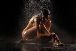 nudityandart:  Raindance (by BjoernOldsen):