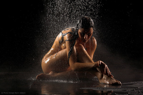 Porn nudityandart:  Raindance (by BjoernOldsen): photos