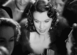 gloriaswanson:  Vivien Leigh signing autographs in St. Martin’s Lane (1938) 