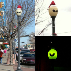 ufo-the-truth-is-out-there:  Roswell is in the Christmas spirit, 
