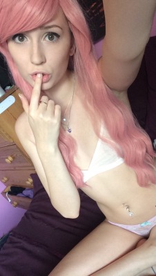 i-hate-the-beach:  come find me on myfreecams