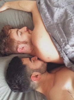 fuckyeahdudeskissing:  Fuck Yeah Dudes Kissing A place to see men kiss on Tumblr. Submit a kiss.