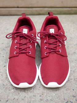 shoe-pornn:  Nike Roshe Run-Team Red.
