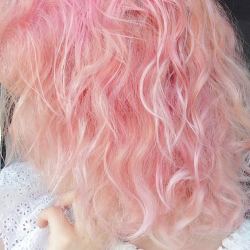 pixielocks:This is why you always see me with either a bun, straightened hair, or a wig. #cottoncandylocks #fluffylocks #helpmelocks #naturalcurls