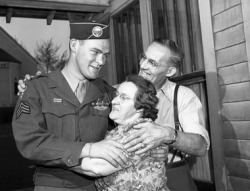 cncinc:  theheartofthepackisthewolf:  takesabeating:  peashooter85:  The American Paratrooper Who Served in the Red Army During World War II. When the United States entered World War II in 1941, Joseph R. Beyrle enlisted in the US Army and volunteered