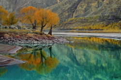 landscapelifescape:  Shyok River, Khaplu, Skardu, Pakistan Aqua Reflection… by Atif Saeed)