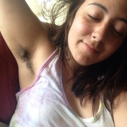oregonfairy:  look at this armpit hair it