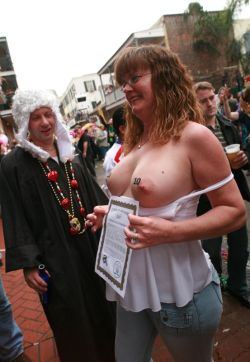 femaleflashers:  Mardi Gras 2007 Flickr -