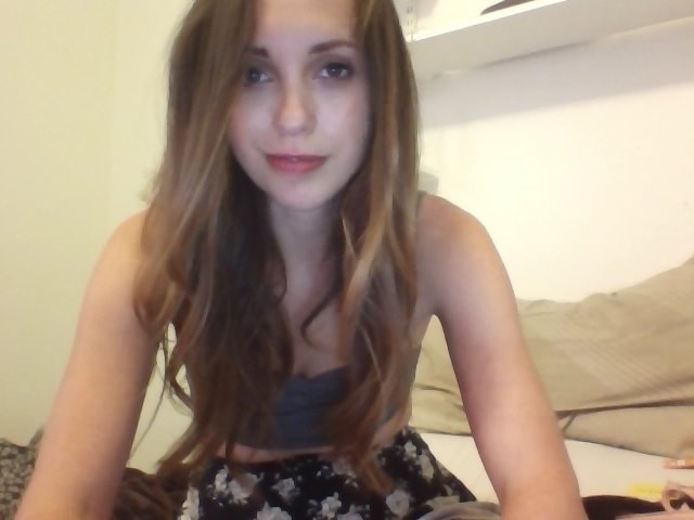 jadenile:  Camming all day &lt;3 Cum play with meeeeeeeee  She&rsquo;s such