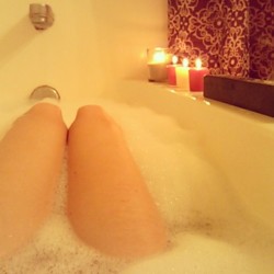 toking-smot:  #bath time #weee join me! So #relaxing. #chill #relax