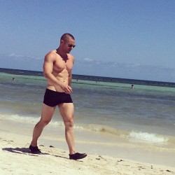 yes-calacsfablife:  Yes I love the #beach! #men #sexy #KeyWest (at South Beach, Key West)