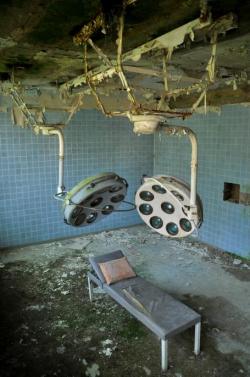 abandonedography:  Abandoned operating room of a hospital in Jüterbog, Germany. Photo by Victor M.