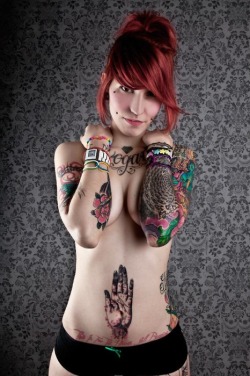 girls-tattooed:  Perfect pussy girl with