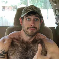topguy4hry:you2knowit:  HOT AS FUCK   Hairy Shawn Harris