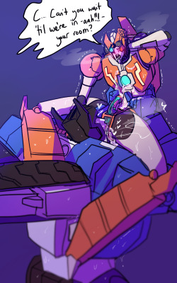 schandbringer:  cosmicdanger asked for Fort Max headcanons today and here you go, another quick one. He just lifts the guy up.Fun fact: Fort Max himself has overloaded at least three times into his panels in this.