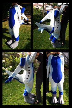 shagpoke:  WE MADE AN AIRPLANE.  This has to be one of the most challenging things we’ve ever done. Pictures of the bodysuit on the dummy are included as my model is smaller than the client so the fullsuit pics look baggy.  This is Jazoray, an A319