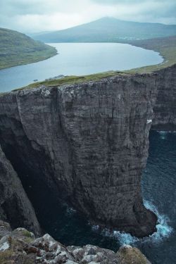 sixpenceee:Lake Sorvagsvatn located in Faroe