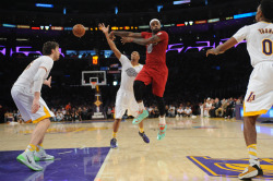 nba:  LeBron James #6 of the Miami Heat passes the basketball during a game against the Los Angeles Lakers at STAPLES Center on December 25, 2013 in Los Angeles, California. (Photo by Juan Ocampo/NBAE via Getty Images) 