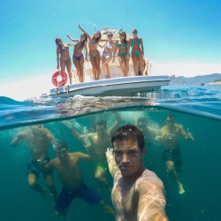 yugiohbam:  reinapepiada:  timothydelaghetto:  californiafreckles:  Alright but this is cool as fuck  WOW!  #some sort of bro mermaid   I almost went with ‘mer-bros’ but I couldn’t pass up bro-maids 