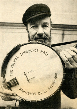 bordertouristah:  babylonfalling:  Pete Seeger by Annie Leibovitz  The world is a colder place without him. 