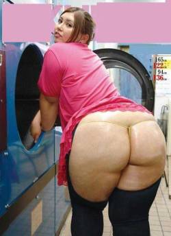 juicycurvyculonas: chubbycollection: http://chubbycollection.tumblr.com/ BIG BOOTY LAUNDROMAT