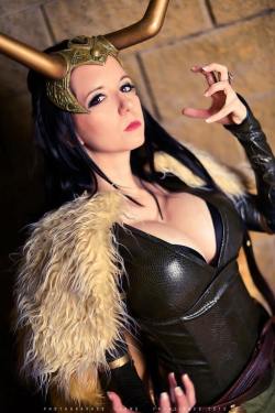 cosplayandgeekstuff:Riddle’s Messy Wardrobe (USA) as Lady Loki.Photos by: Photographes Sans Frontieres  
