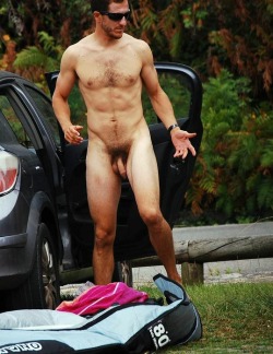 nakedoutdoorguys:  I love guys who aren’t afraid of changing next to their car 