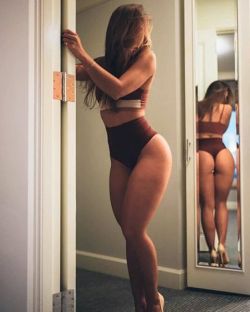shuttzbuttz:  Always love a good mirror shot #bigbootyproblems #bigbootyhoez #squats  #cake #donk #applebottom #amazing #picoftheday #girls #guys #nofilter #beautiful #webstagram #instafollow #freak #shoutout #twerk #glutes #babes #twerker #instagramhub