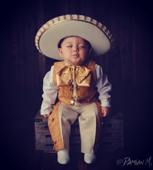 #charrito #charro #tapatio #jalisco #mexicano #bebe #chulo #amores  (at Hacienda Pèrez-Garcia) https://www.instagram.com/p/CBpVCdej0TV/?igshid=qtv4r61oh9zc