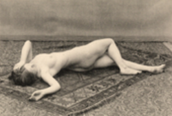 rivesveronique:    Nude woman lying on a carpet, 1925 ca., Fratelli Alinari Museum Collections, Florence    Mood