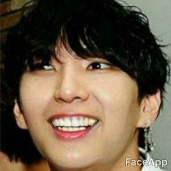 cursedvixx:  sparkystarlight:  MY FRIEND KEEPS POSTING THIS EVERYWHERE SHE PUT THE SMILE FILTER ON IT AND WE NOW CALL IT STALKER LEO THIS IS THE OBJECT OF MY NIGHTMARES  cursed vixx image 26