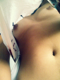 what a perfect little nipple peek. yummy, gimme follow her my-exhale-machine
