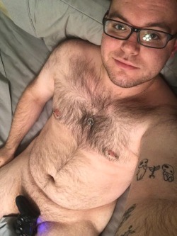 popupgaga: popupgaga:  Been laying around naked playing FFIX all day…could use some company.  Still really feeling this selfie 