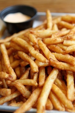 escaped-man:  fries before guys