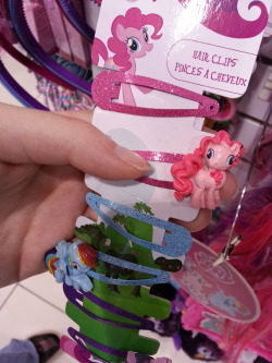 I went out with Lou on Sunday and checked out a mall somewhere in England. This is the quality pony merch we found. We dies.  ┣▇ Smile smile smile ▇▇▇▇▇═─