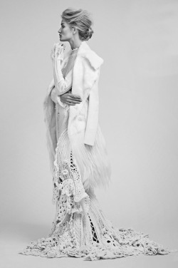 amy-ambrosio:  Rosie Huntington-Whiteley by James Macari for Vogue Mexico, November 2014.