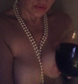 curvologist:  sexypisceslive:  sexypisceslive:  …and sometimes you cancel plans to put on your pearls, take a bath, drink some wine and listen to music…Sexy Saturday continues 💋   @curvologist thanks for posting that photo with the pearls this