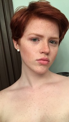 gelogenic-ginger:  I contoured my face and became a male model