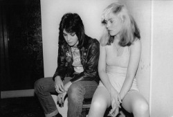 skyistica:  Debbie Harry of Blondie and Joan Jett of the Runaways backstage at a show in the ‘70s.  
