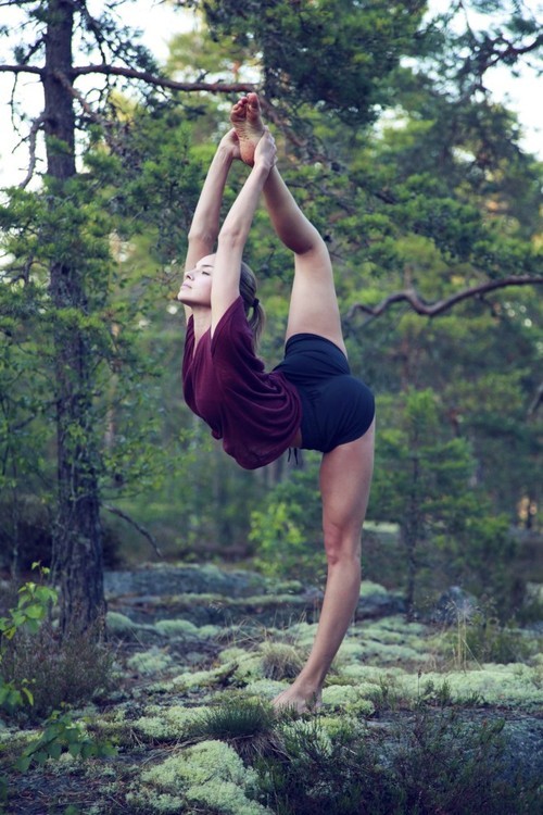 bedesm:  stevieloves:  Namaste  Heh ….this is me. Not literally, but I can do it.  i find this damn impressive
