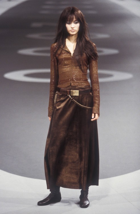 celebritycokenose:Liisa Winkler @ Chanel Fall/Winter, 1999 Ready-to-Wear