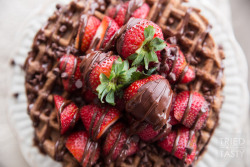 chocolate-dessert:  dietkiller:  Whole Wheat Dark Chocolate Covered Strawberry Waffles  🍫More here🍫   Yumm