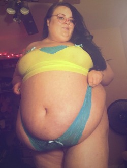 barbiedreambunny: One belly to rule them all. 🍎 SSBBWGIANNA.COM