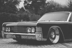jordanrogers26:  ‘65 Lincoln Continental.