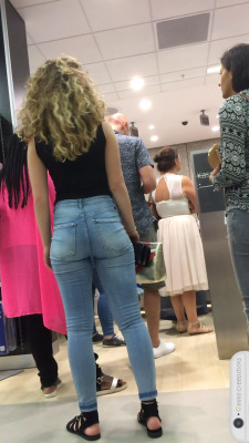 mms-creepshots:  Sexy lady in skinny jeans