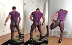 daviddavidxxl:  Men’s mesh workout tights from slickitup.com 